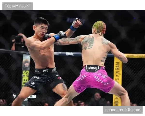 UFC选手宋亚东组建豪华教练团队,加强重拳爆发力与摔跤结合战术 UFC选手宋亚东组建豪华教练团队,加强重拳爆发力与摔跤结合战术